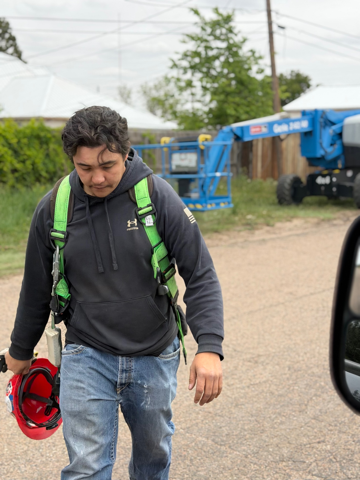 Dynamic Excavations crew member in safety harness